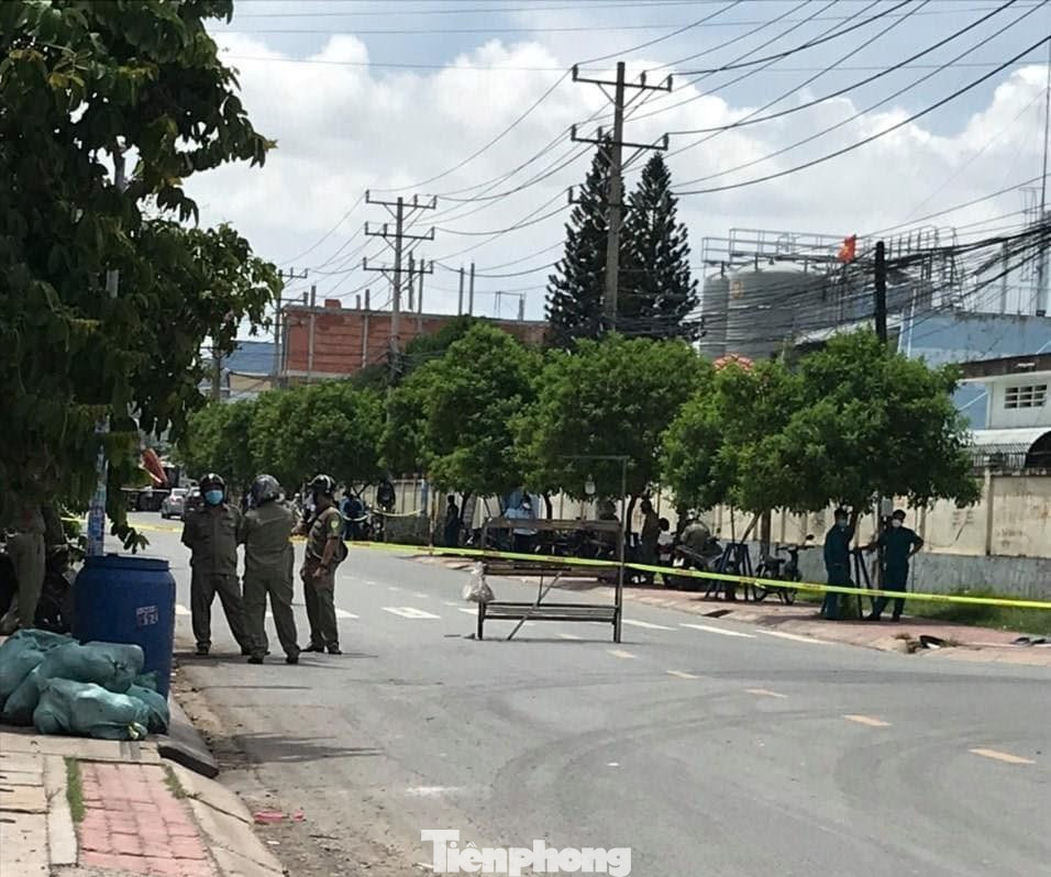 Phong tỏa đường Từ Văn Phước ở phường An Phú nơi có ca nghi mắc COVID-19