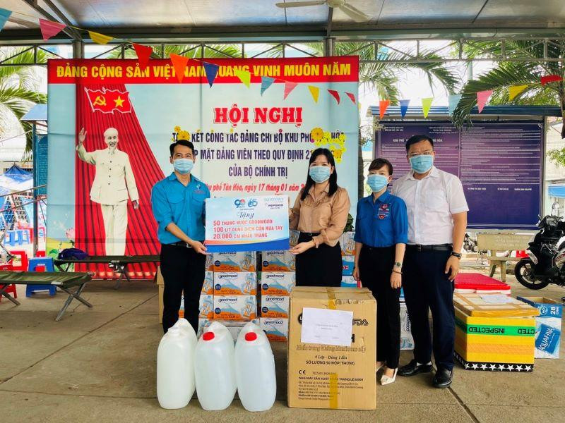 Chị Nguyễn Thị Ngọc Xuân, Bí thư Tỉnh đoàn trao tặng hỗ trợ các đơn vị phòng, chống dịch Chị Nguyễn Thị Ngọc Xuân, Bí thư Tỉnh đoàn trao tặng hỗ trợ các đơn vị phòng, chống dịch