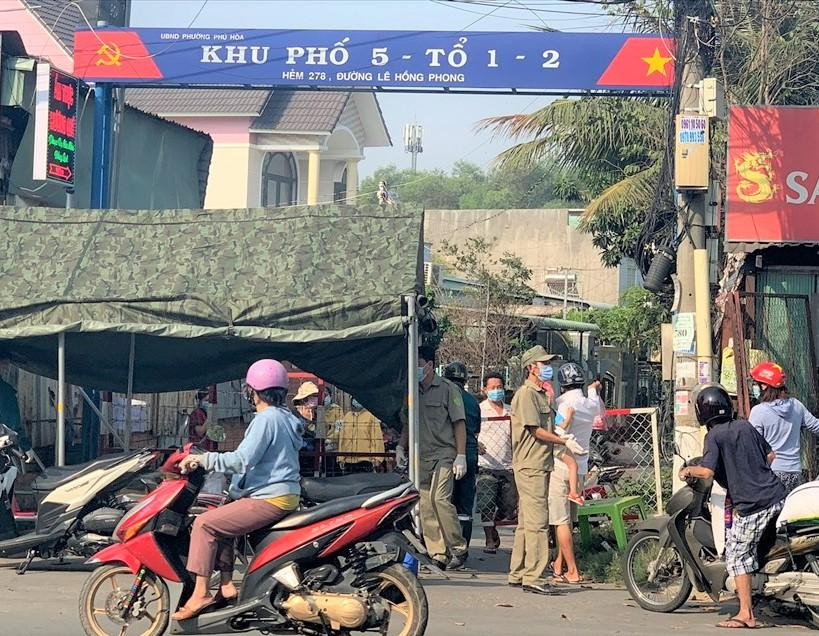 Phong tỏa hẻm vào tổ 1 và 2 thuộc khu phố 5, phường Phú Hòa, TP Thủ Dầu Một Phong tỏa hẻm vào tổ 1 và 2 thuộc khu phố 5, phường Phú Hòa, TP Thủ Dầu Một