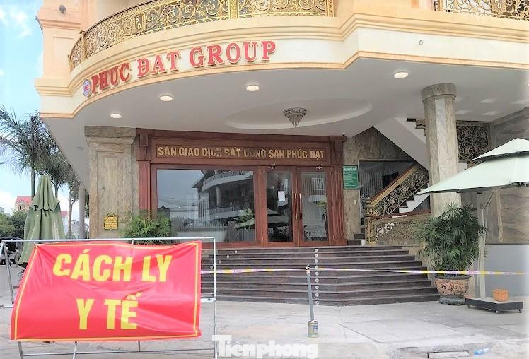 Trước đó, trụ sở công ty Phúc Đạt đã bị phong tỏa Trước đó, trụ sở công ty Phúc Đạt đã bị phong tỏa