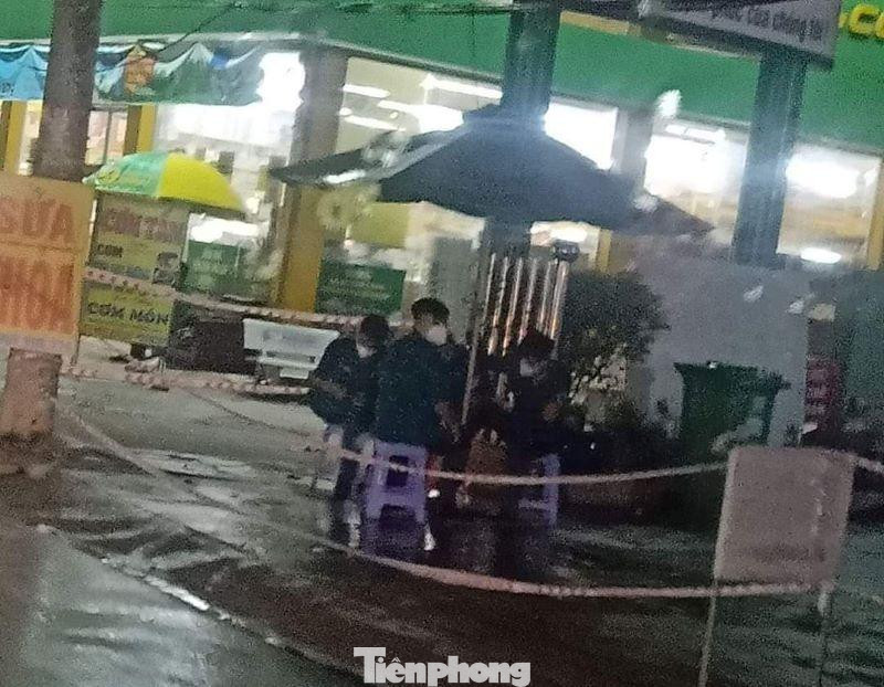 Phong tỏa BV Đa khoa An Phú Phong tỏa BV Đa khoa An Phú