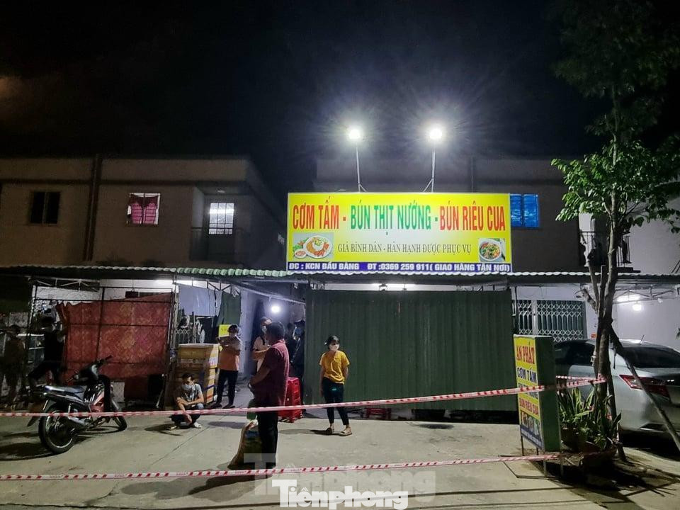Quán ăn ở Bình Dương bị phong tỏa trong đêm do liên quan ca mắc COVID-19 ở Hưng Yên
