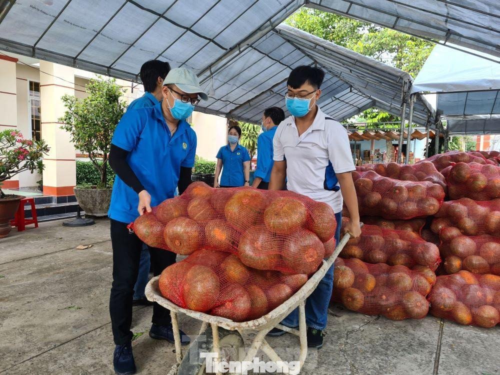 Công đoàn, Đoàn thanh niên tích cực hỗ trợ người dân Công đoàn, Đoàn thanh niên tích cực hỗ trợ người dân