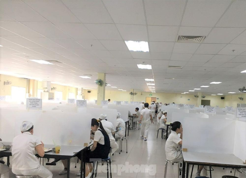 Bàn ăn được ngăn cách