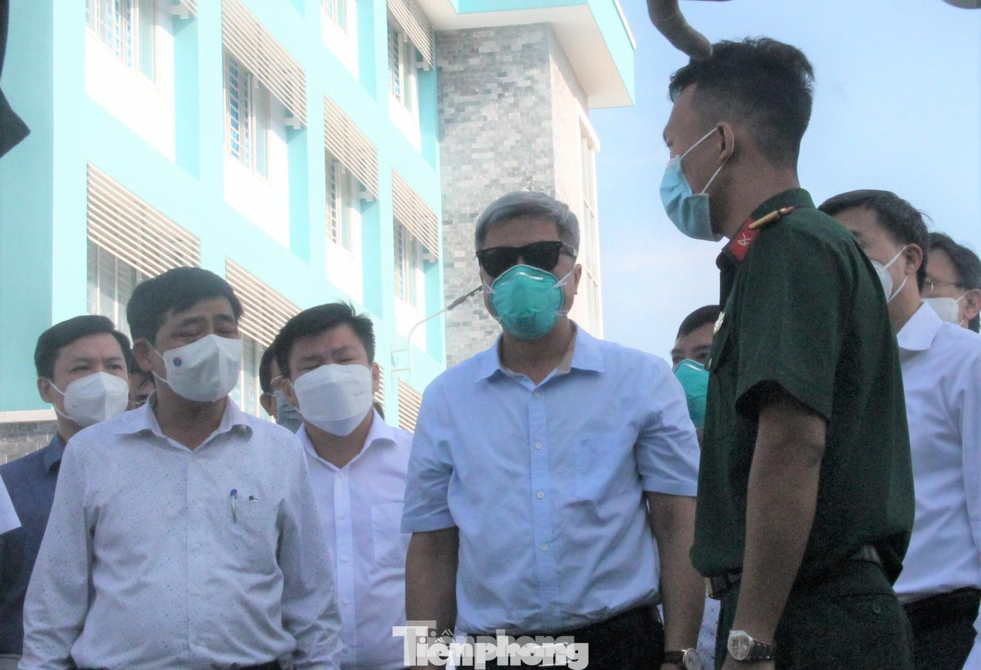 Thứ trưởng Bộ Y tế Nguyễn Trường Sơn đến kiểm tra công tác phòng, chống dịch tại Bình Dương sáng nay (23/6)