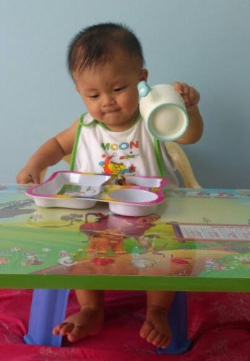 Cậu bé bị đâm xuyên não khỏe mạnh đón thôi nôi ảnh 2