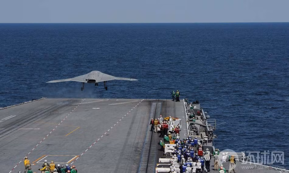 X-47B đã lần đầu tiên cất cánh thành công trên tàu sân bay