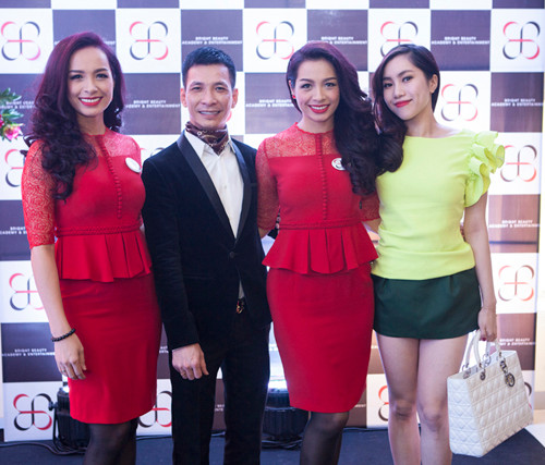 Kỷ niệm 20 năm bước chân vào làng người mẫu, cặp song sinh Thúy Hằng - Thúy Hạnh đã bất ngờ tách riêng và mở công ty đào tạo, giải trí của chính mình mang tên BB Plus. Á Hậu Dương Tú Anh Hoa hậu đông nam Á Phan Hoàng Thư Top 15 hoa hậu châu Á Thái Bình Dương Trương Tùng Lan Top 5 miss Ngoisao Hằng Kool Top 5 miss Ngoisao Đỗ Kiều Oanh Với tâm huyết qua 20 năm, với lòng yêu nghề và đầy nhiệt huyết của hai chị em cùng các cộng sự BB Plus đã chính thức ra đời, hoạt động với thương hiệu BB Academy & Entertaiment với hai mảng là đào tạo và cung cấp các dịch vụ giải trí. Vợ chồng diễn viên Minh Tiệp MC Tuấn Tú Sự có mặt của các mẫu nhí - Lớp học baby Pro