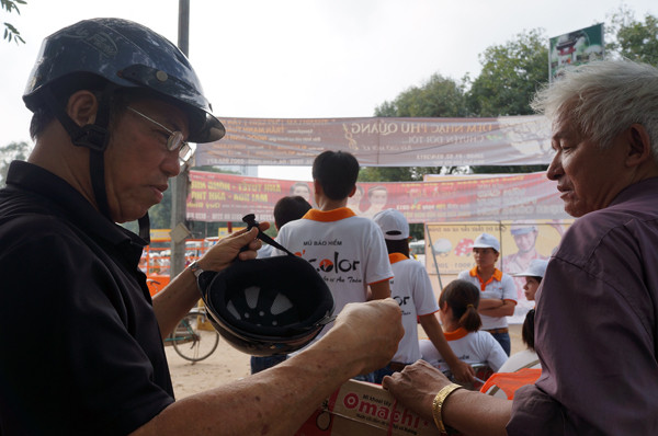 Kiểm tra mũ bảo hiểm khi đổi