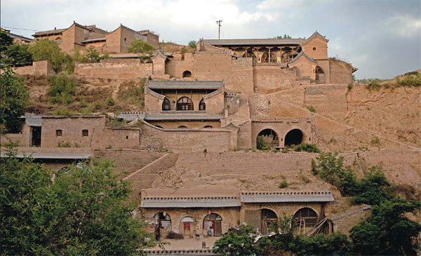 Kỳ lạ những ngôi làng nằm trong hang động hàng trăm năm ảnh 1