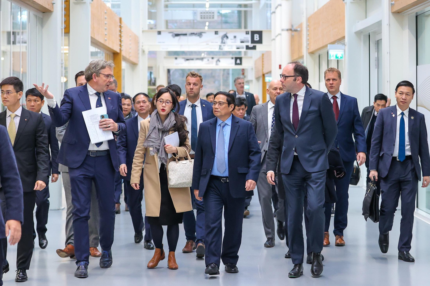 Thủ tướng cũng đề nghị Hà Lan hỗ trợ xây dựng một Brainport tại Hà Nội theo mô hình Brainport tại Eindhoven với quy hoạch, cơ chế, chính sách phù hợp