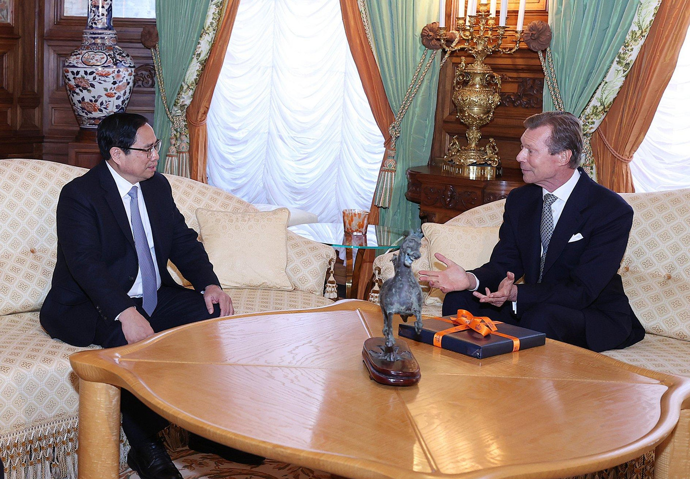 Đại Công tước ủng hộ, khuyến khích các doanh nghiệp Luxembourg đẩy mạnh đầu tư vào Việt Nam trên các lĩnh vực thế mạnh của Luxembourg như chuyển đổi số, năng lượng tái tạo, hạ tầng chiến lược