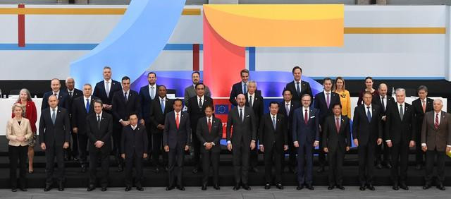 EU công bố đóng góp 10 tỷ Euro hỗ trợ triển khai chiến lược Cửa ngõ toàn cầu thông qua các dự án hợp tác, khởi động Sáng kiến Nhóm châu Âu về kết nối bền vững tại ASEAN, đồng thời triển khai Chương trình Sáng kiến Xanh trị giá 30 triệu Euro hỗ trợ hợp tác ASEAN- EU thời gian tới EU công bố đóng góp 10 tỷ Euro hỗ trợ triển khai chiến lược Cửa ngõ toàn cầu thông qua các dự án hợp tác, khởi động Sáng kiến Nhóm châu Âu về kết nối bền vững tại ASEAN, đồng thời triển khai Chương trình Sáng kiến Xanh trị giá 30 triệu Euro hỗ trợ hợp tác ASEAN- EU thời gian tới