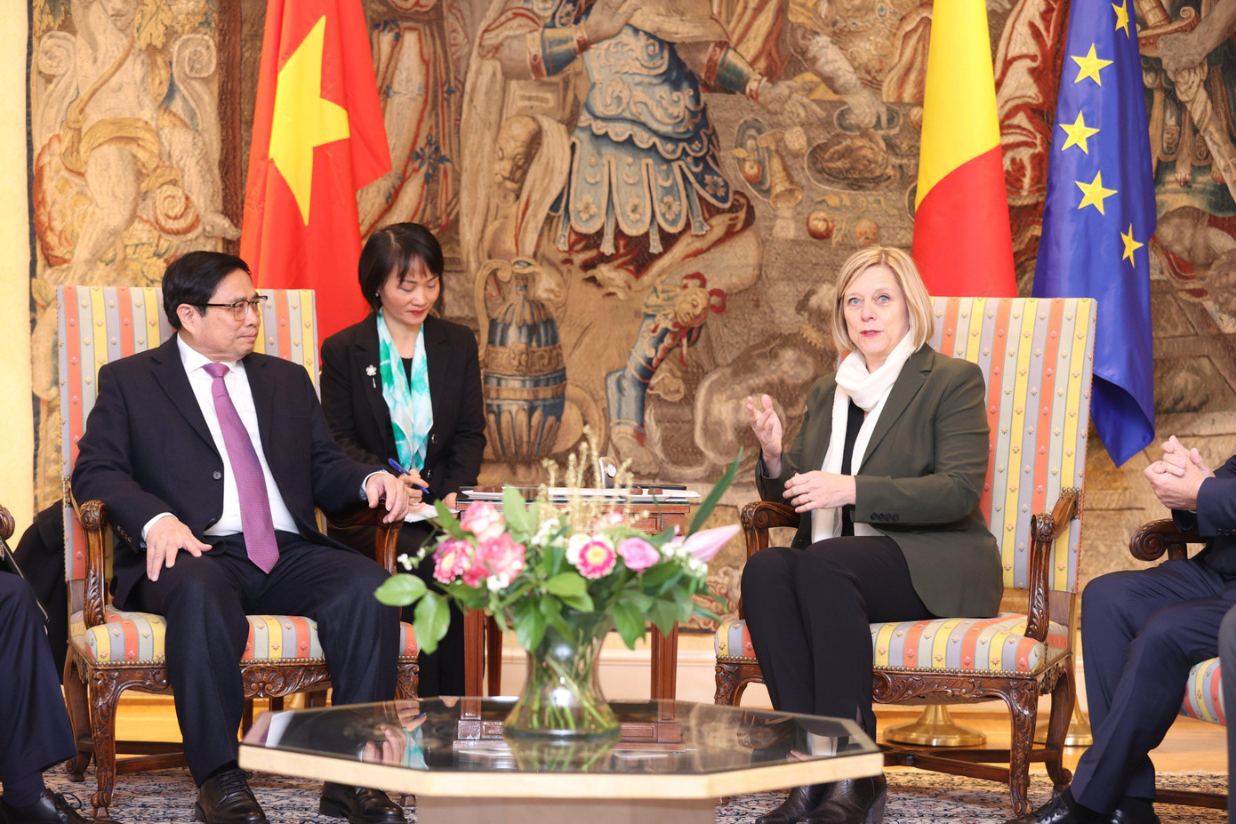 Thủ tướng Chính phủ đề nghị Bỉ tiếp tục hỗ trợ Việt Nam về tài chính và công nghệ nhằm phát triển năng lượng tái tạo và ngành công nghiệp phụ trợ