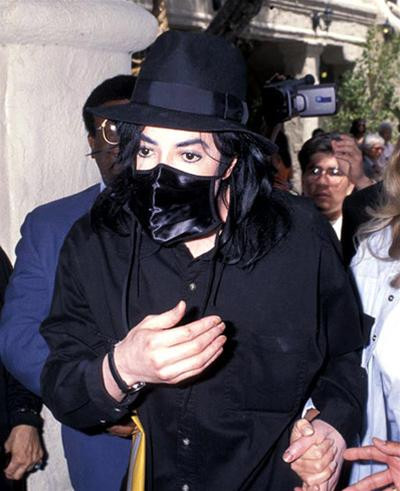 Michael Jackson đã lên tiếng phủ nhận việc tẩy trắng màu da của mình với lời “đổ lỗi” cho căn bệnh bạch tạng Michael Jackson đã lên tiếng phủ nhận việc tẩy trắng màu da của mình với lời “đổ lỗi” cho căn bệnh bạch tạng