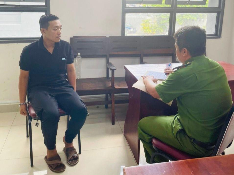 Công an lấy lời khai của Võ Chí Thành.