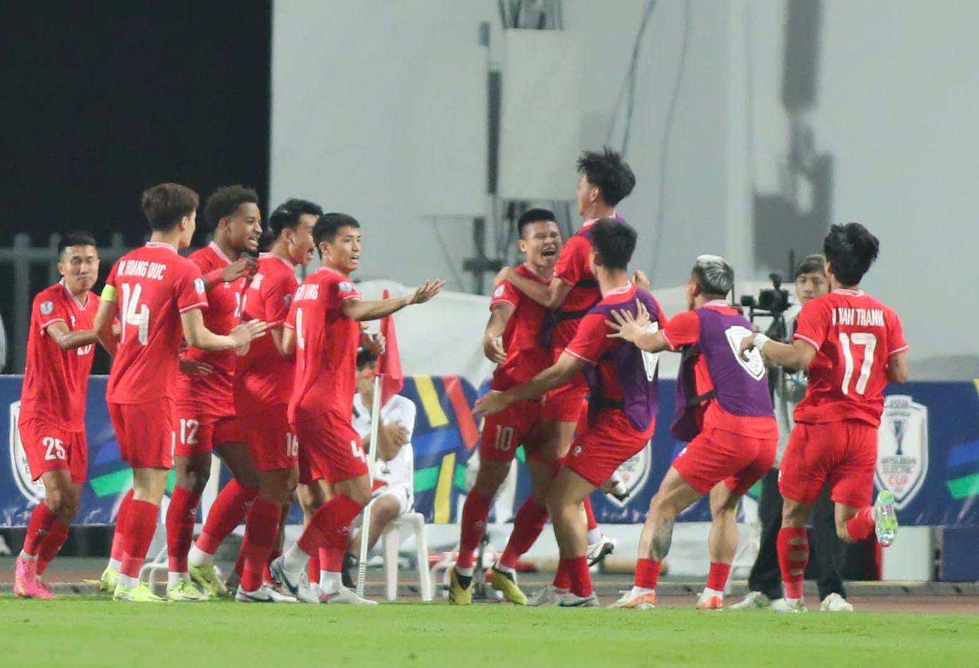 Đánh bại Thái Lan 3-2, tuyển Việt Nam đăng quang ASEAN Cup 2024 xứng đáng ảnh 23 Đánh bại Thái Lan 3-2, tuyển Việt Nam đăng quang ASEAN Cup 2024 xứng đáng ảnh 23