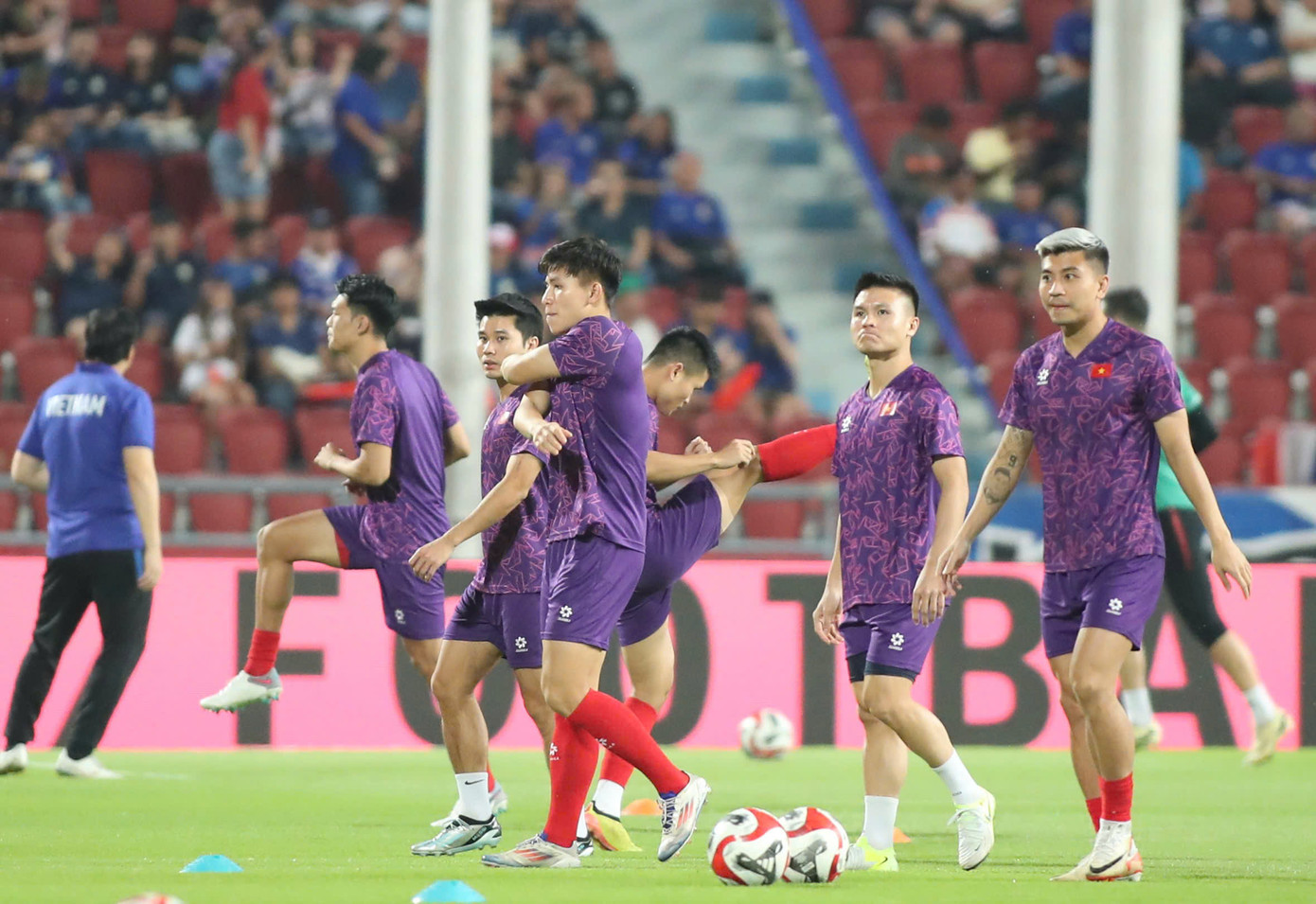 Quang Hải tiếp tục là dự bị chiến lược. Ảnh: Ngọc Tú Quang Hải tiếp tục là dự bị chiến lược. Ảnh: Ngọc Tú