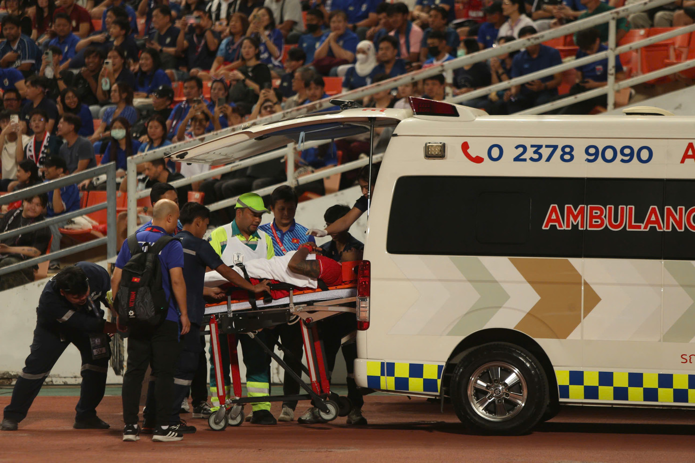 Xuân Son phải đi viện cấp cứu. Ảnh: Ngọc Tú Xuân Son phải đi viện cấp cứu. Ảnh: Ngọc Tú