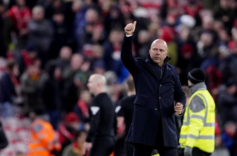 HLV Arne Slot quyết định xoay vòng cầu thủ