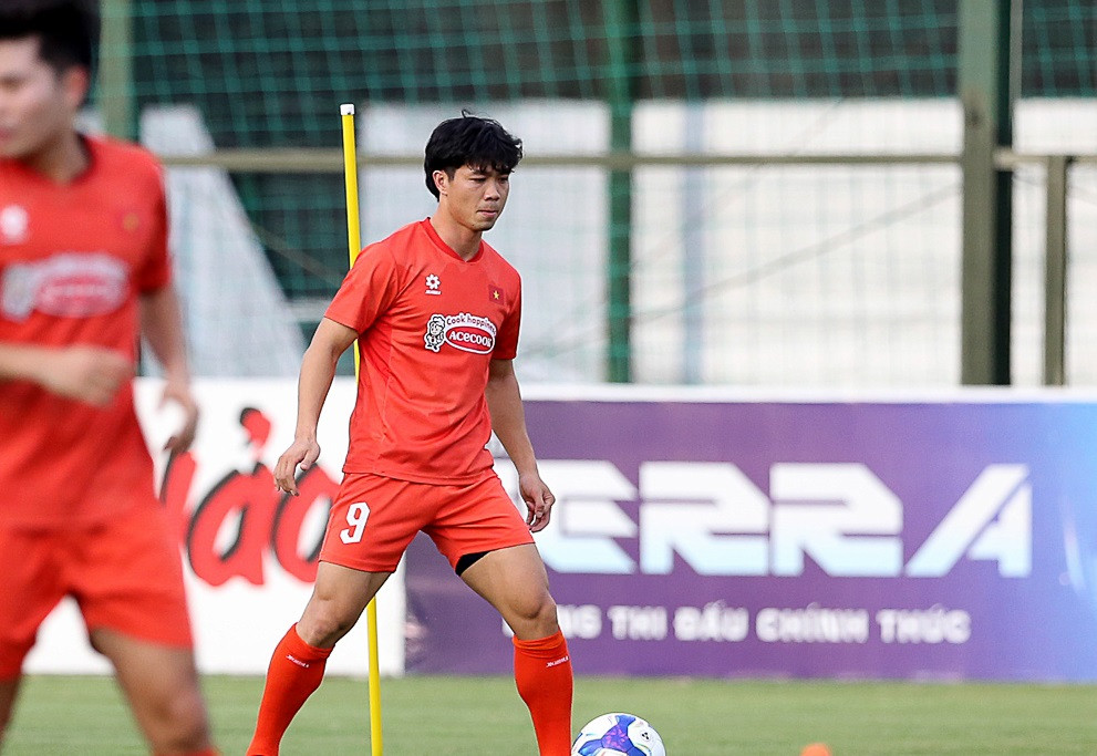 Công Phượng chia tay tuyển Việt Nam vì chấn thương