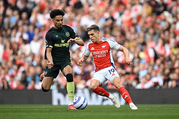 Hòa Brentford, Arsenal cạn hy vọng vô địch Ngoại hạng Anh ảnh 3