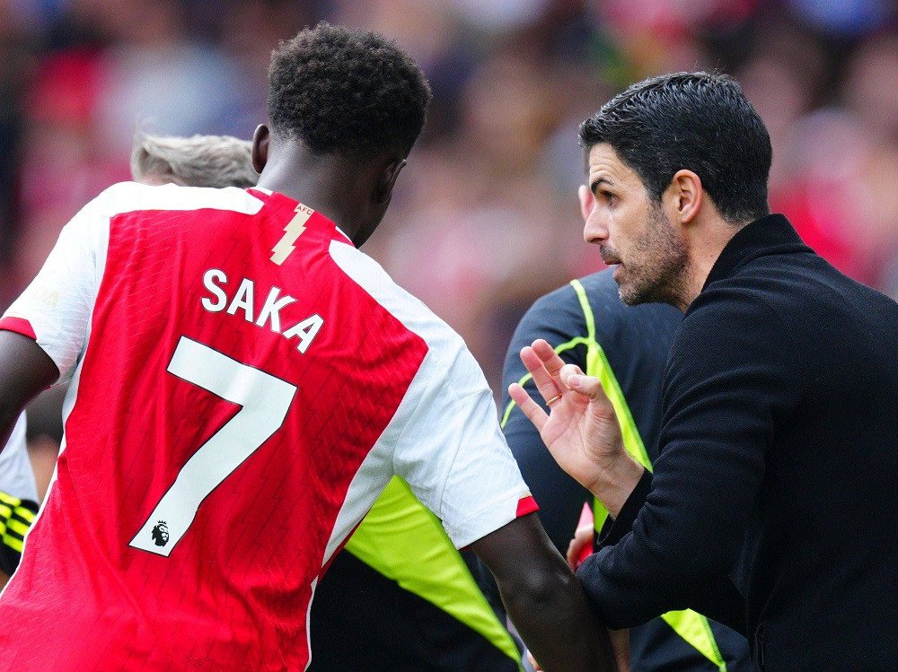 Saka sẽ tiếp tục ngồi dự bị?