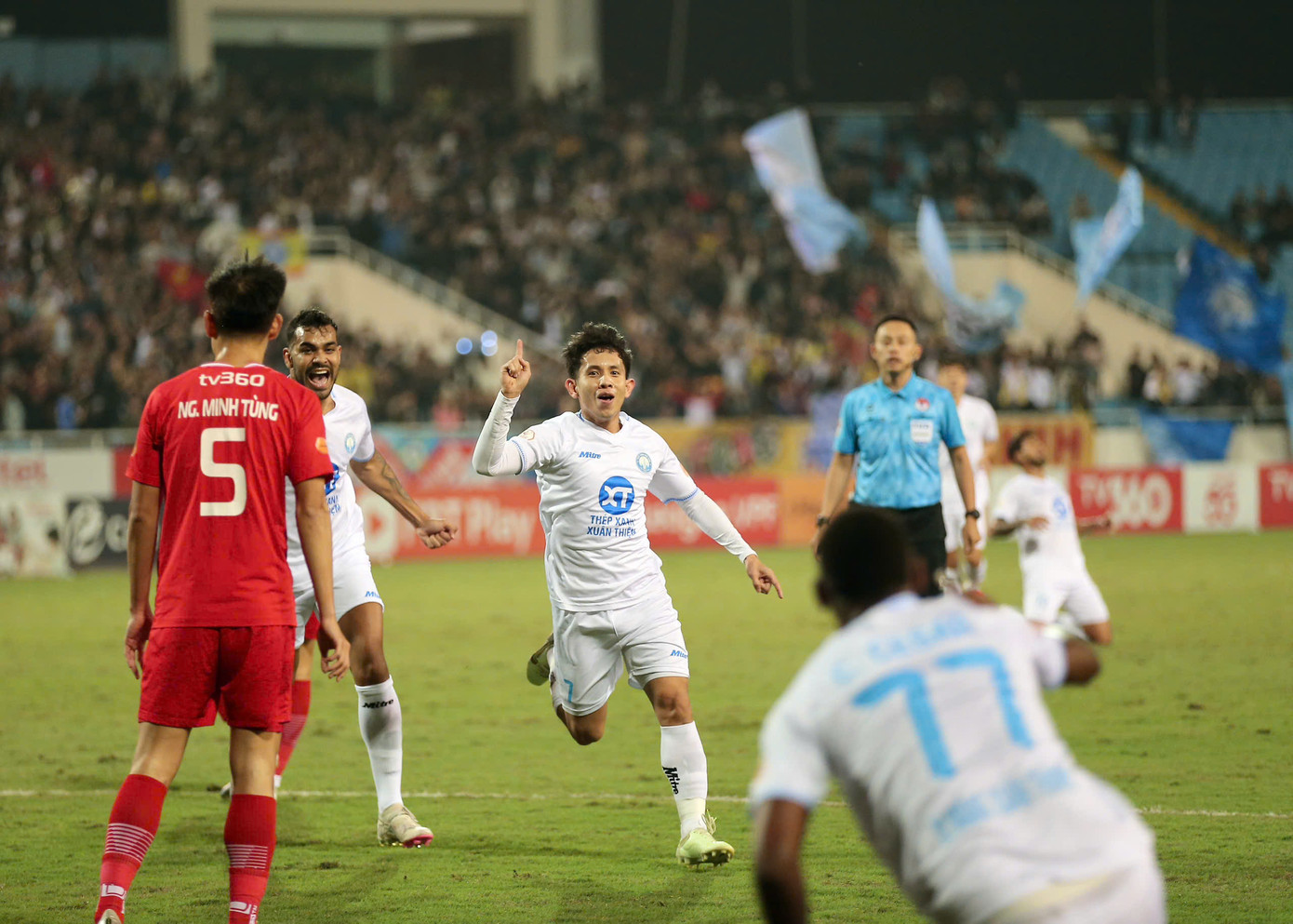 Nam Định xây chắc ngôi đầu LPbank V-League 2024/25 ảnh 8 Nam Định xây chắc ngôi đầu LPbank V-League 2024/25 ảnh 8