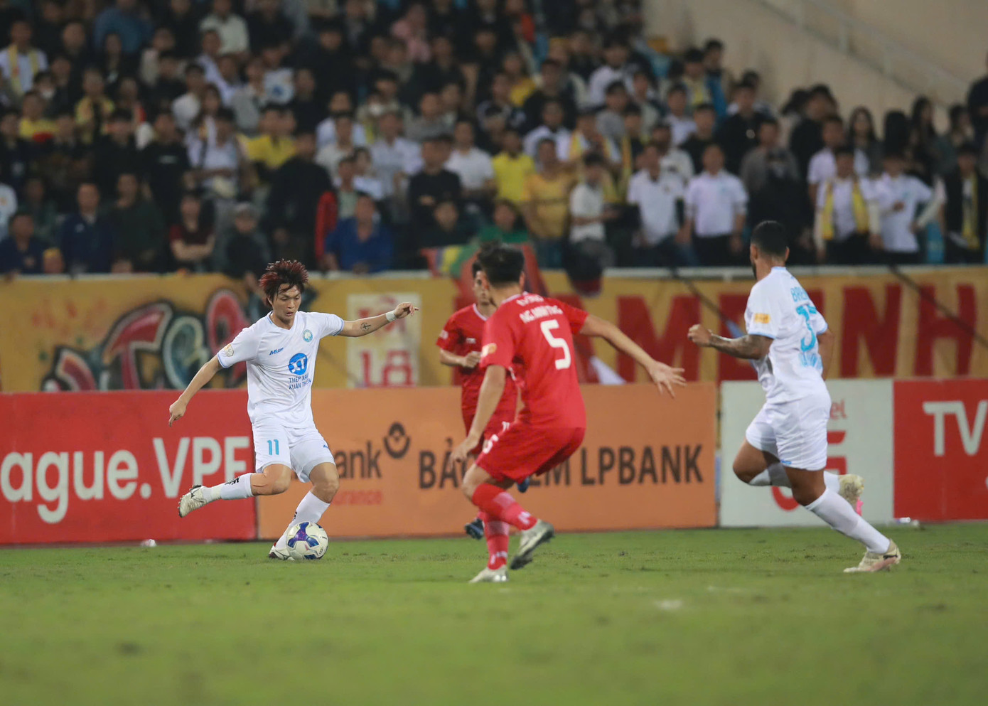 Nam Định xây chắc ngôi đầu LPbank V-League 2024/25 ảnh 5 Nam Định xây chắc ngôi đầu LPbank V-League 2024/25 ảnh 5