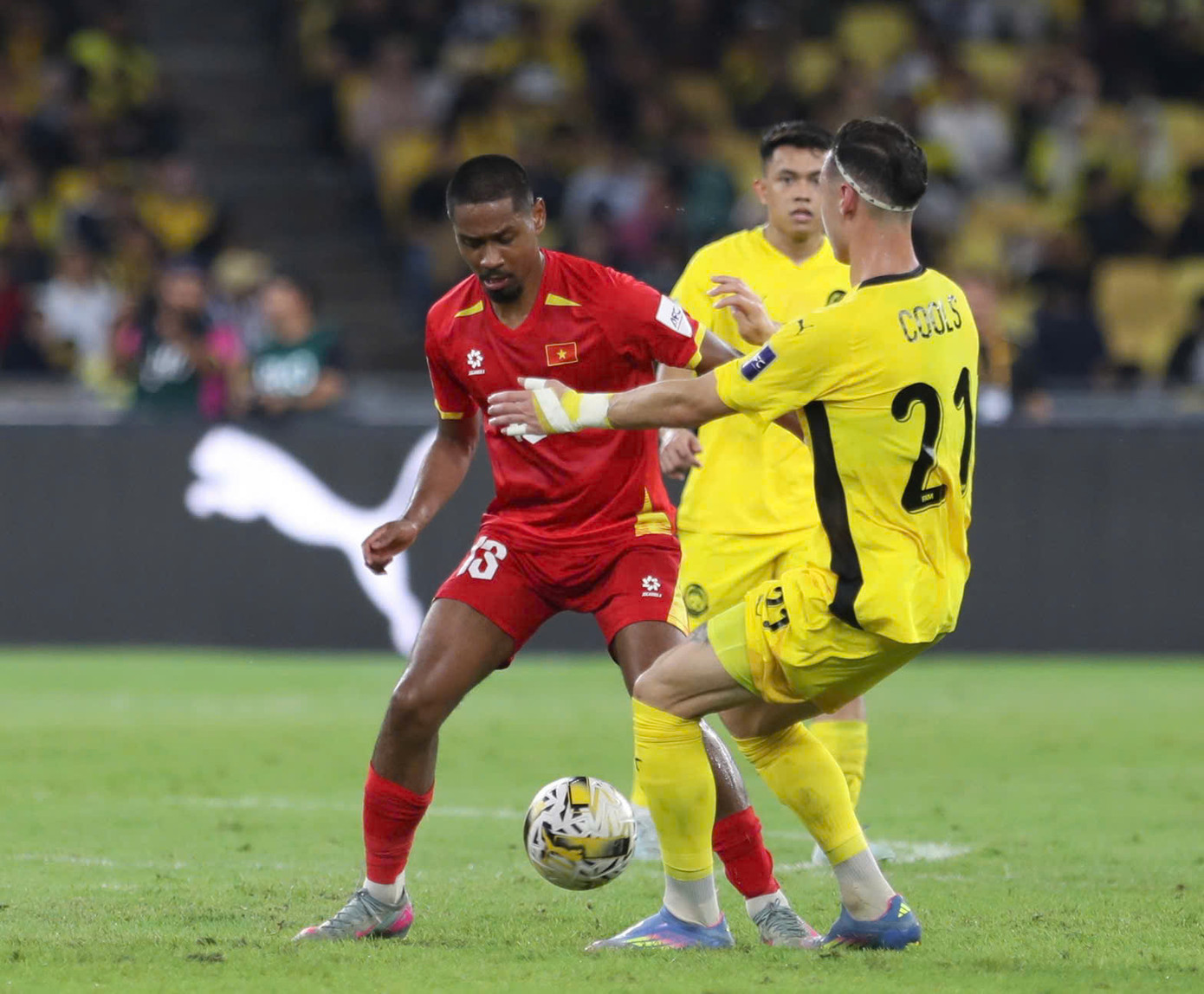 Quang Vinh có màn ra mắt tuyển Việt Nam đáng quên. Ảnh: Hữu Phạm