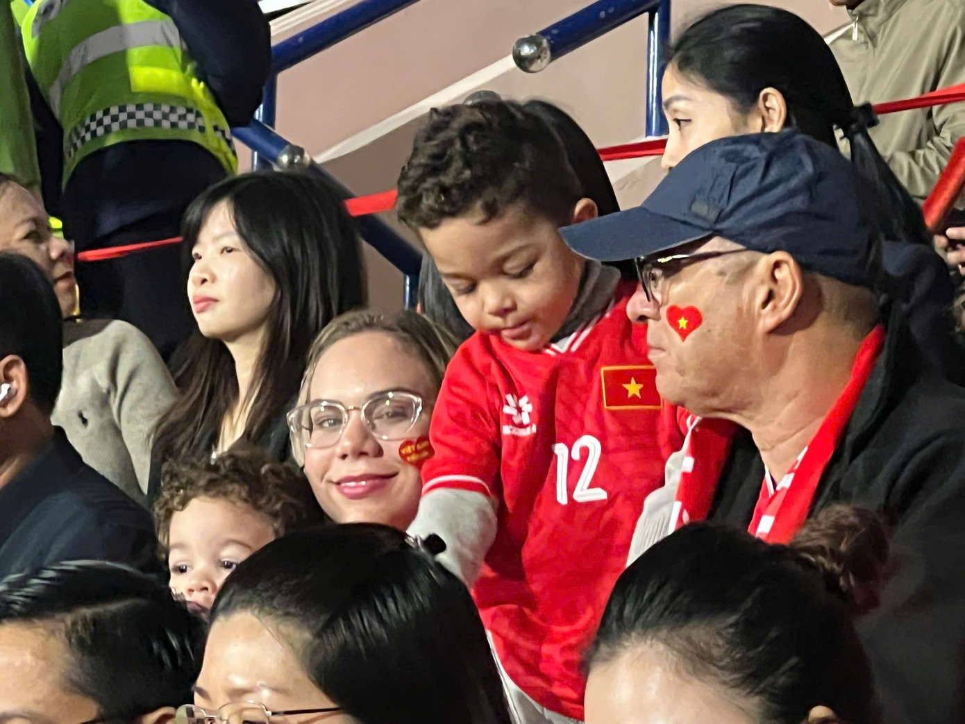 Xuân Son lập cú đúp, Việt Nam lần đầu đánh bại Thái Lan trên sân nhà sau 27 năm ảnh 33