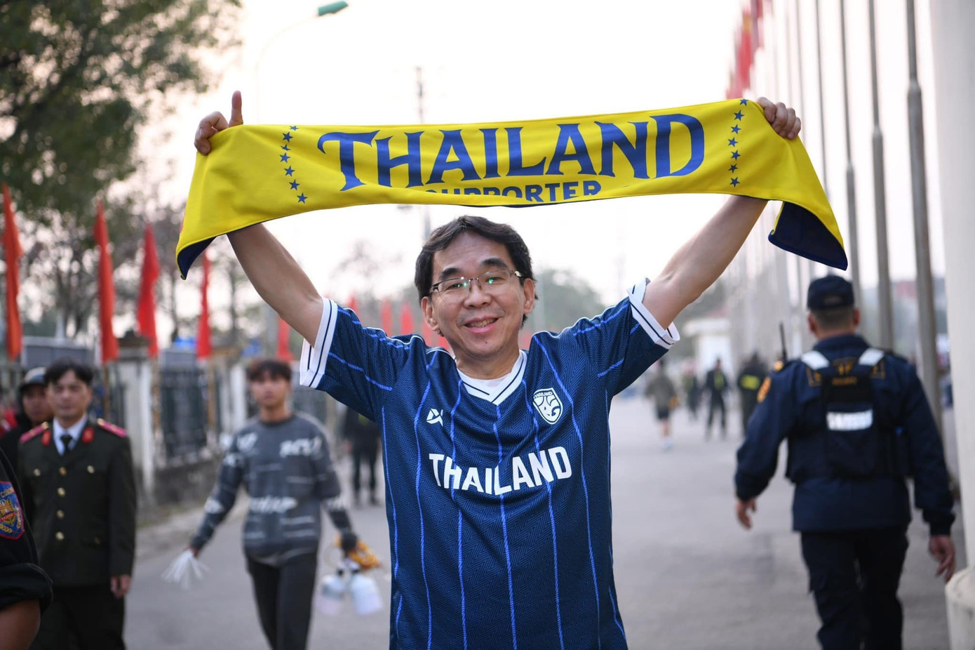 Xuân Son lập cú đúp, Việt Nam lần đầu đánh bại Thái Lan trên sân nhà sau 27 năm ảnh 4