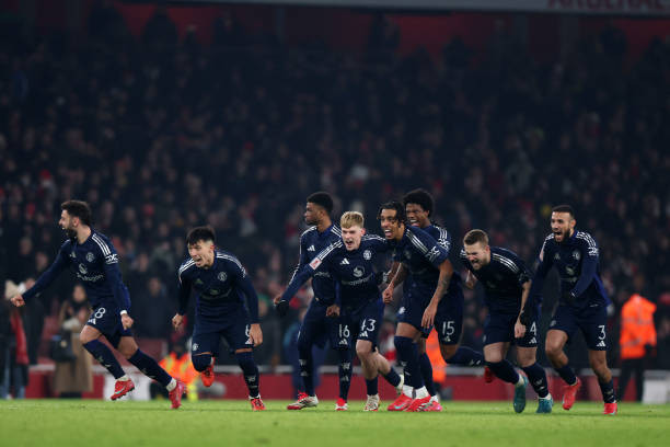 MU loại Arsenal trên chấm luân lưu ảnh 28