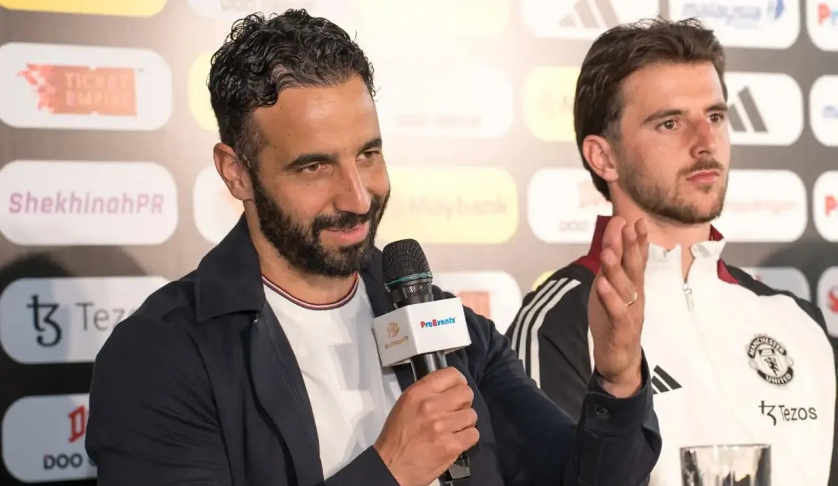 HLV Ruben Amorim tại cuộc họp báo