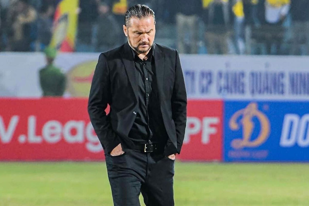 V-League mất một trong những HLV cá tính nhất