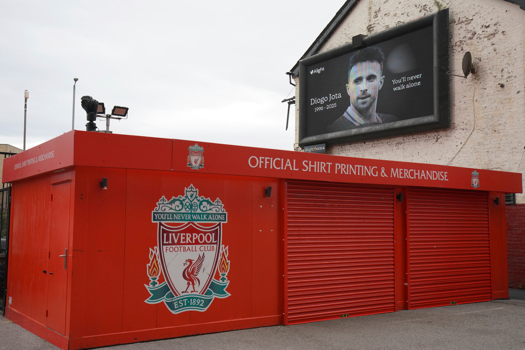 Liverpool đóng cửa hàng, dừng nhiều hoạt động vì tai nạn của Diogo Jota. Ảnh: AP