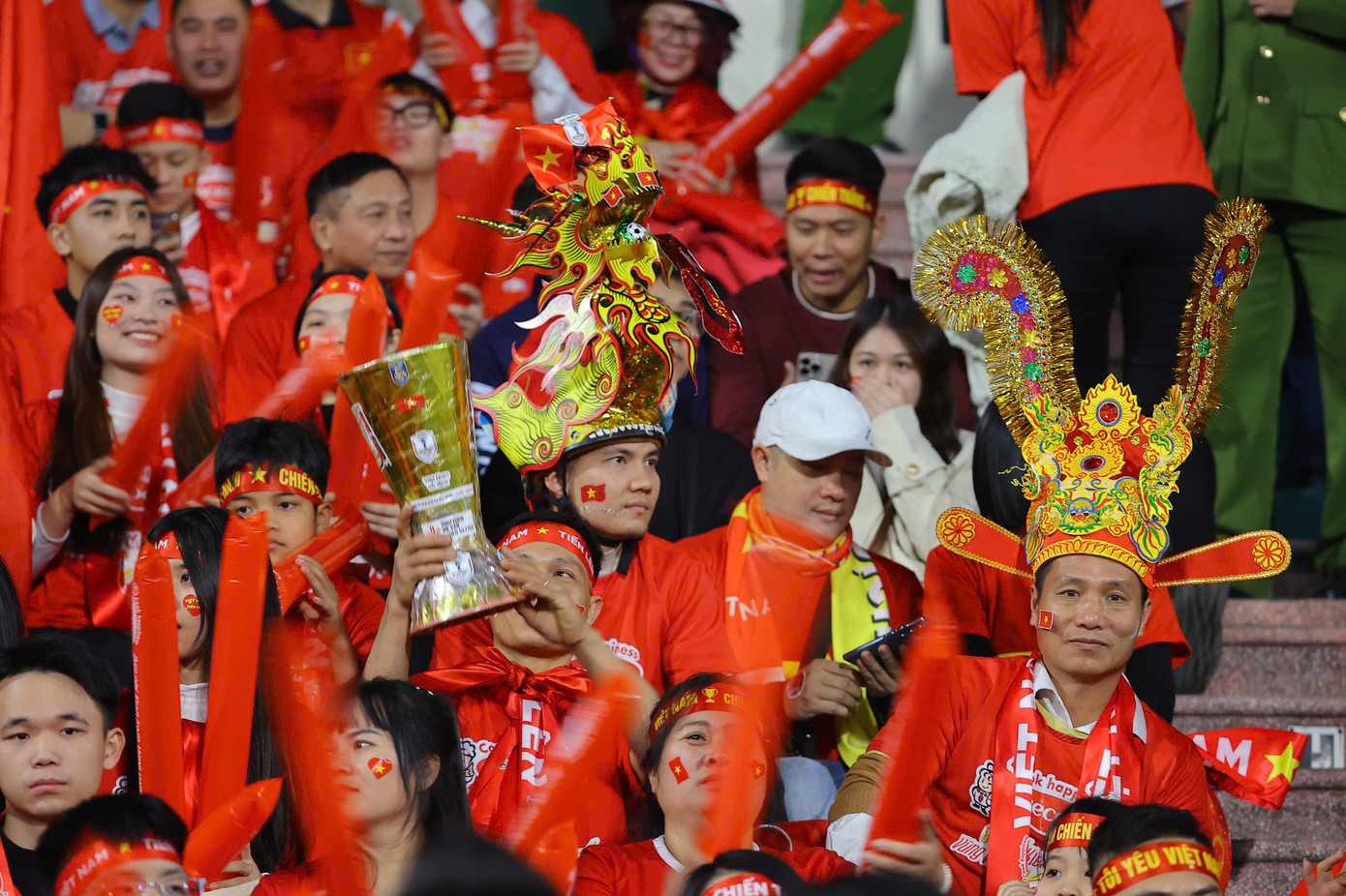 Xuân Son lập cú đúp, Việt Nam lần đầu đánh bại Thái Lan trên sân nhà sau 27 năm ảnh 14