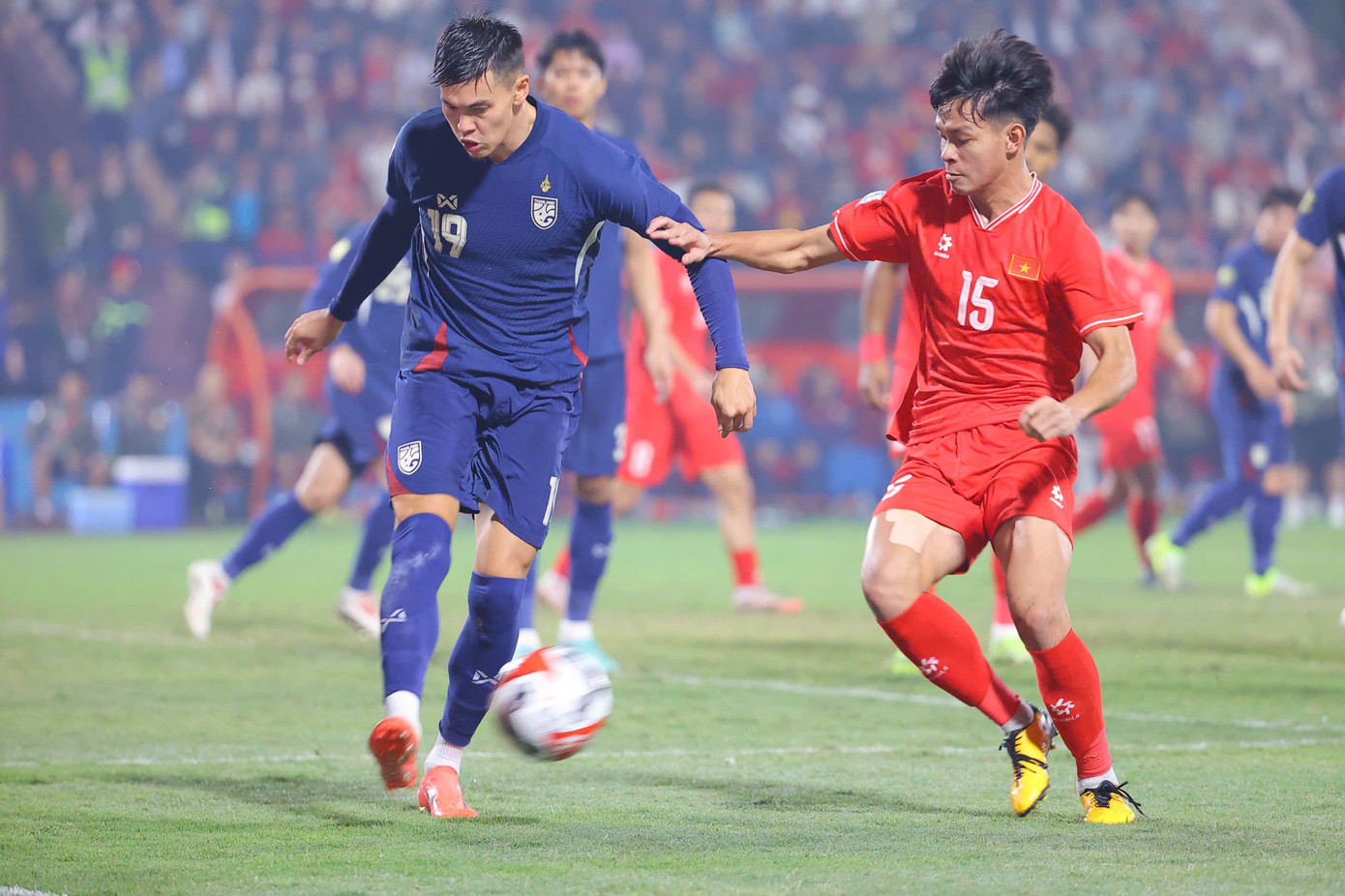 Xuân Son lập cú đúp, Việt Nam lần đầu đánh bại Thái Lan trên sân nhà sau 27 năm ảnh 29