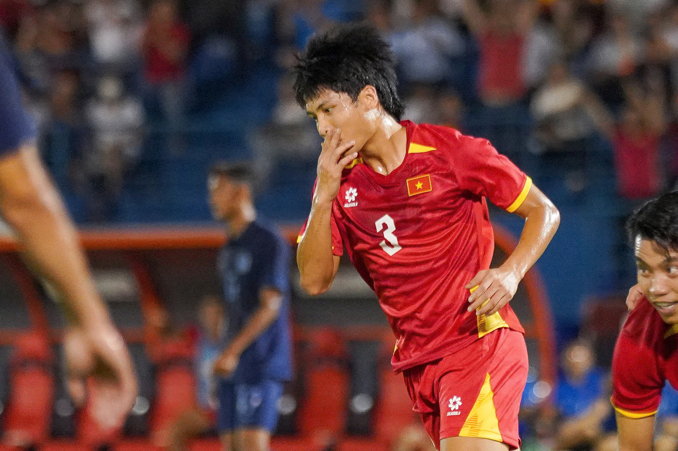 Văn Vĩ ăn mừng bàn thắng. Ảnh: Phú Thọ