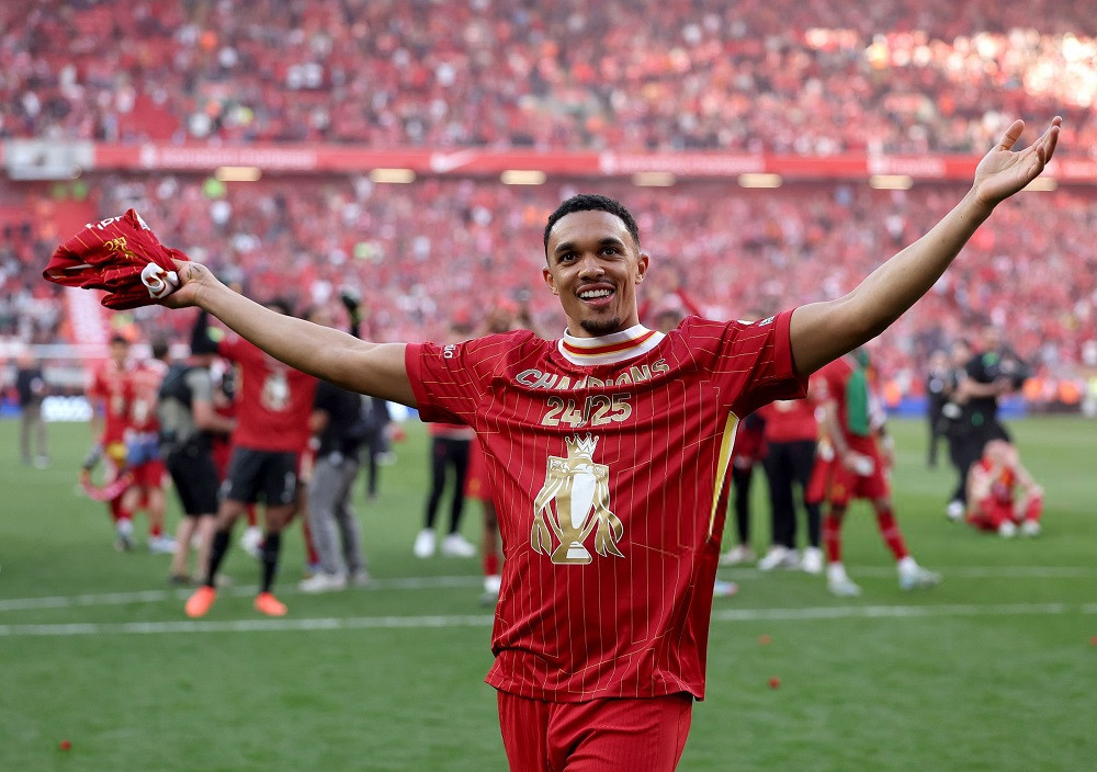 Trent ăn mừng chức vô địch Ngoại hạng Anh 2025 cùng Liverpool