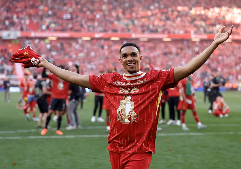 Trent ăn mừng chức vô địch Ngoại hạng Anh 2025 cùng Liverpool