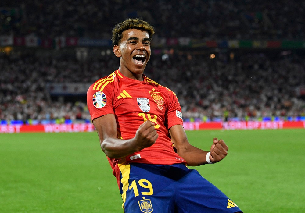 Yamal sẽ tỏa sáng khi trở về sân nhà?