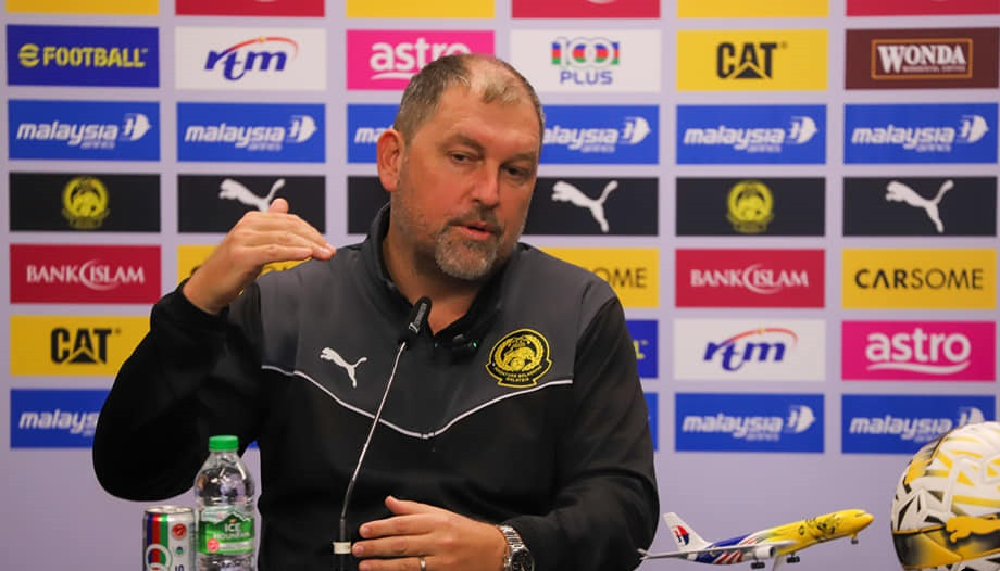 HLV Peter Cklamovski hài lòng sau trận thắng tuyển Việt Nam