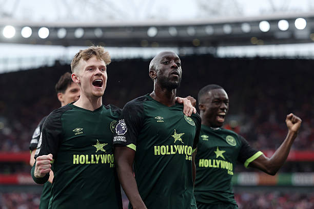 Hòa Brentford, Arsenal cạn hy vọng vô địch Ngoại hạng Anh ảnh 9