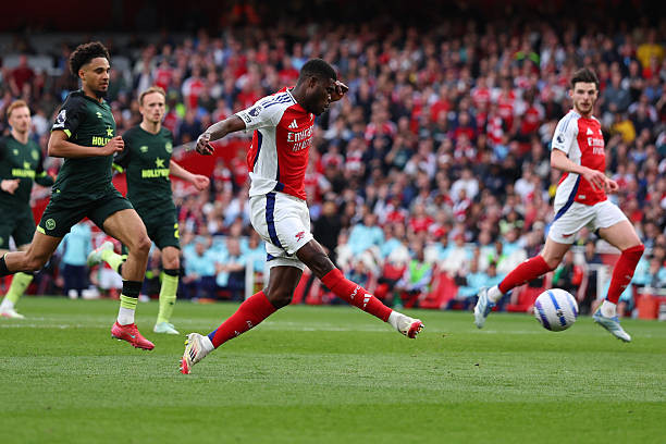 Hòa Brentford, Arsenal cạn hy vọng vô địch Ngoại hạng Anh ảnh 6