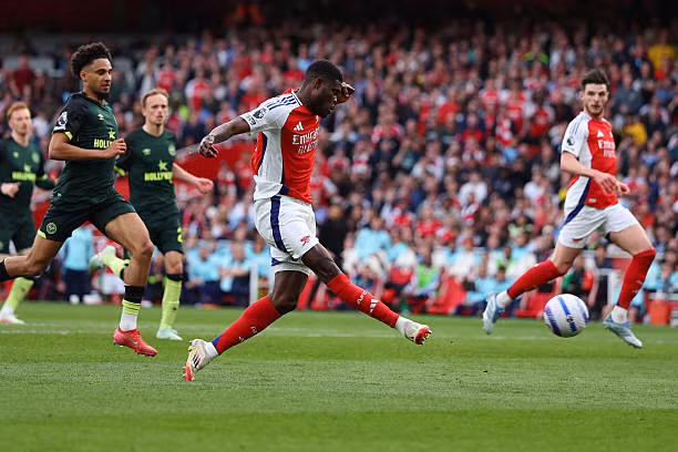 Hòa Brentford, Arsenal cạn hy vọng vô địch Ngoại hạng Anh ảnh 6