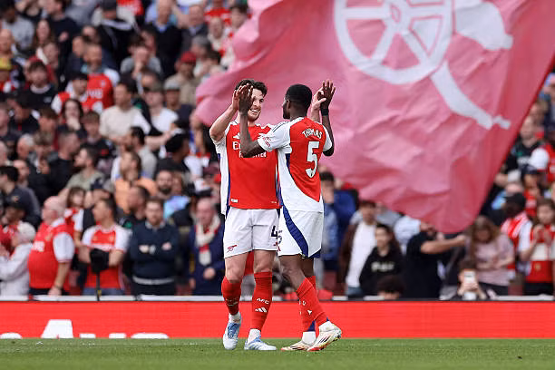 Hòa Brentford, Arsenal cạn hy vọng vô địch Ngoại hạng Anh ảnh 8