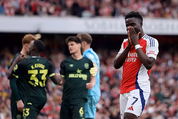 Hòa Brentford, Arsenal cạn hy vọng vô địch Ngoại hạng Anh ảnh 10