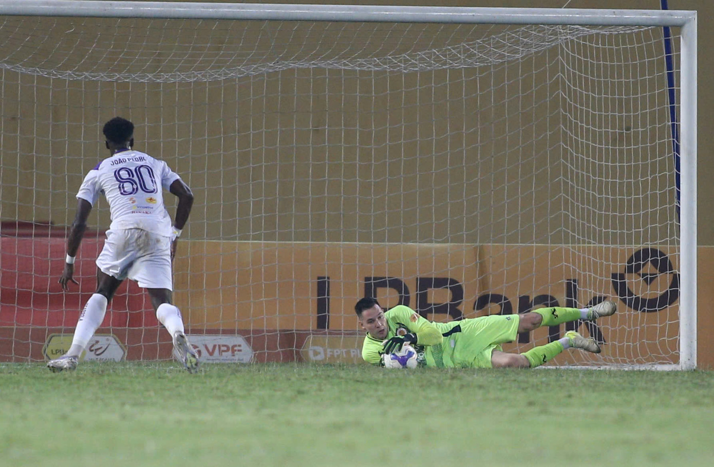 Nguyễn Filip đang làm việc hết công suất