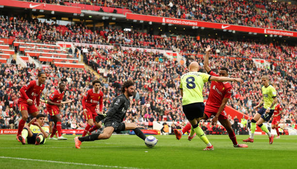 Ngược dòng đánh bại Southampton, Liverpool băng băng cán đích ảnh 7 Ngược dòng đánh bại Southampton, Liverpool băng băng cán đích ảnh 7